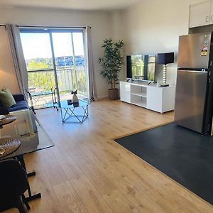 One-Bedroom Apartment In Goldsbrough Suites